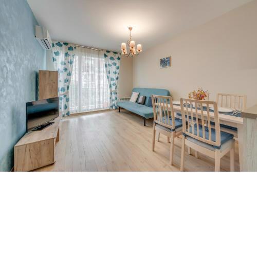 Bright and Newly Refurbished Apartment near Center