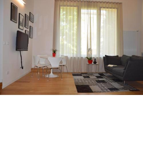bright and silent apartment near two towers