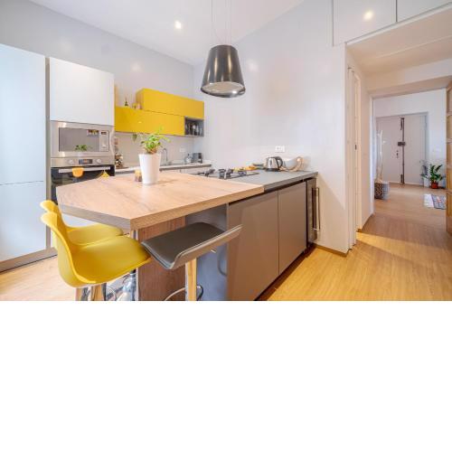 Bright apartment a few steps from via Garibaldi