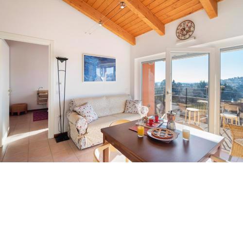 Bright Apartment Como Cavallasca