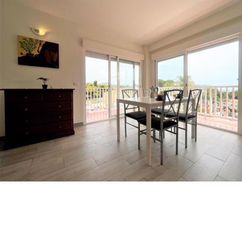 Bright apartment in Comunidad Valenciana with veranda