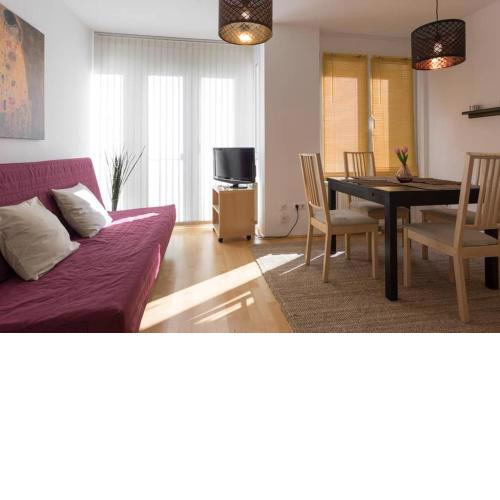 Bright Apartment in Hip & High Quality Neighborhood