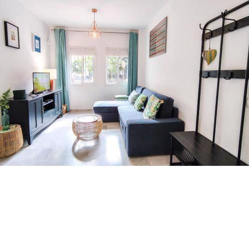 Bright Apt with beautiful courtyard yard in the center of Málaga by SharingCo.