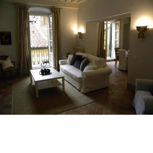 Bright, Bright, Spacious, 1 Bedroom Apartment in the Heart of Tuscany