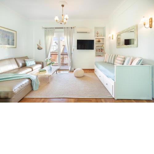 Bright, Calming Retreat With a Balcony Near Metro!
