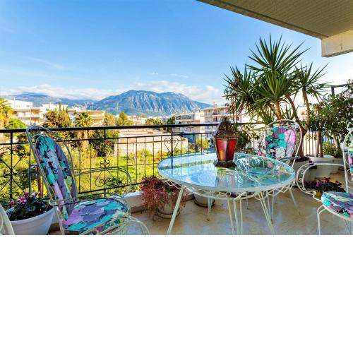 Bright comfy flat near the beach & the city center