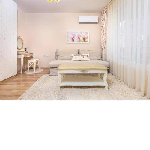 Bright & Cozy 1BD Flat with a Charming Terrace