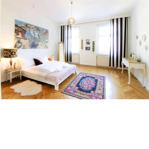 BRIGHT ELEGANT FLAT in Center