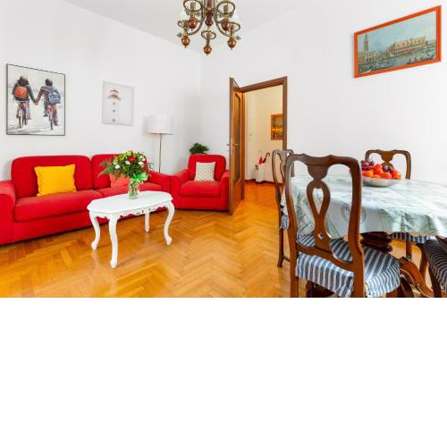 Bright Flat With Shared Garden
