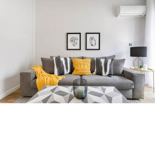 Bright, Modern Retreat Near Acropolis in Koukaki