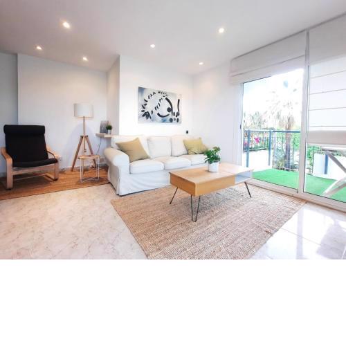 Bright near the beach & Barcelona - Apartment