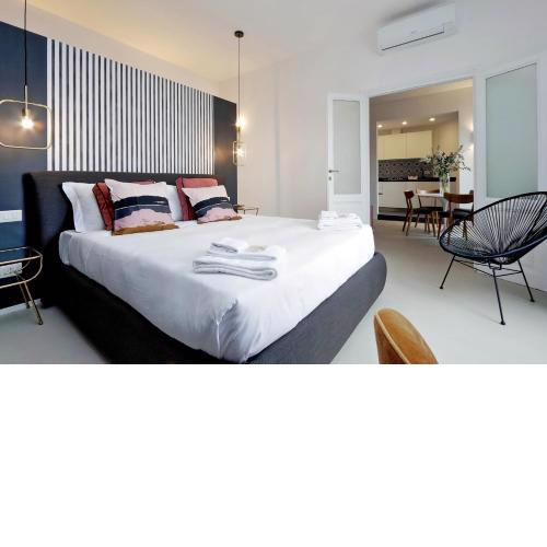 BRIGHT PENTHOUSE CLOSEUM