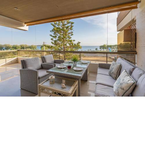 Bright Seaview 3bd apt. 1min from Sea