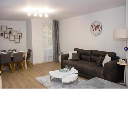Bright & Spacious 2BD Apartment in the TOP center