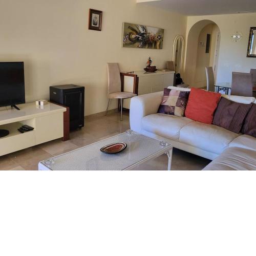 Bright spacious 3 bed, apartment in coto real