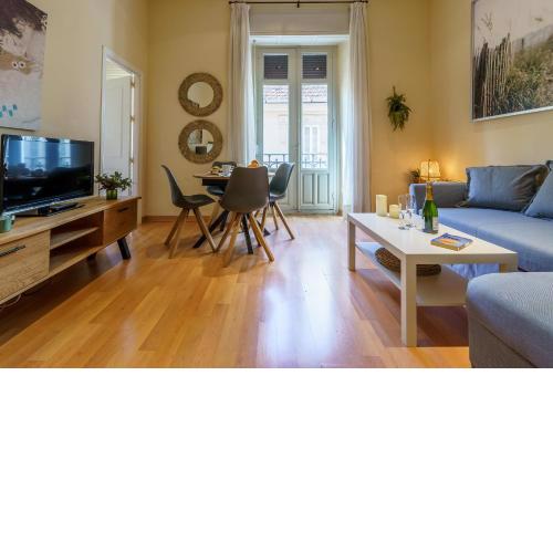 Bright two-bedroom apartment in the historic center