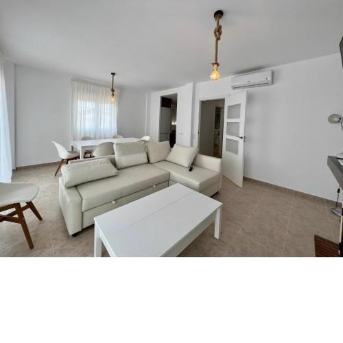Bright Villa in Lanuza Cove