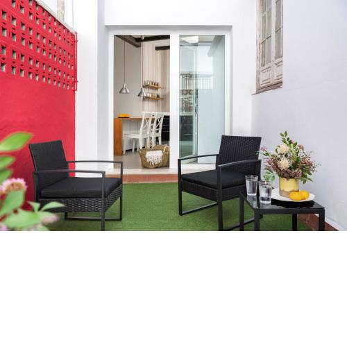 Buen viaje home, con patio privado, by OUTIN