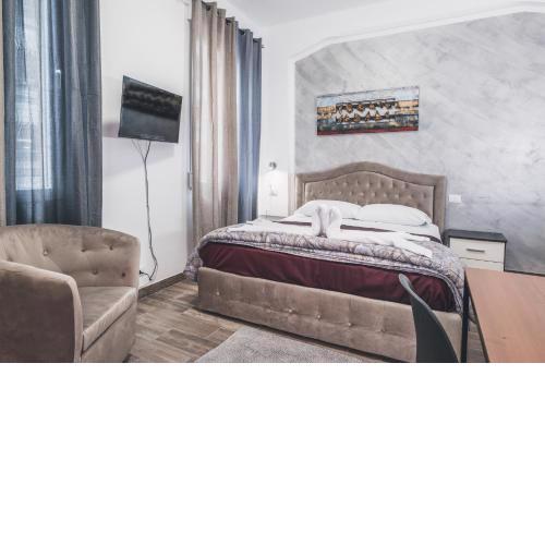 Bulldog Station Apartments with private WC, AC, TV