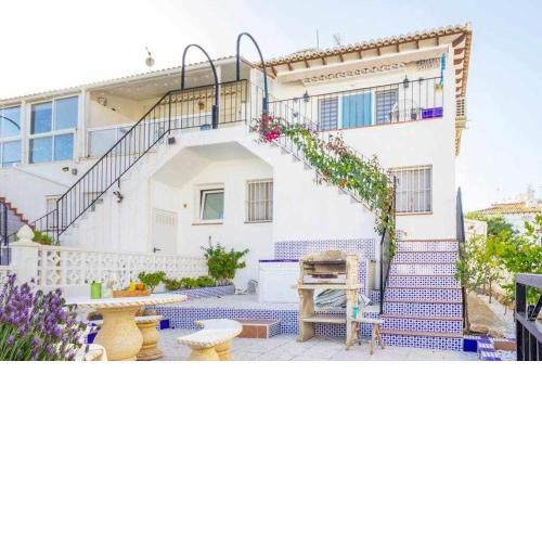 Bungalow con piscina y barbacoa
