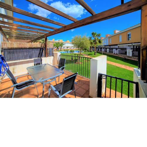 BUNGALOW con vistas a la piscina PALM BEACH II 130 Albert Villas