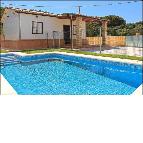 Bungalow en Conil con piscina
