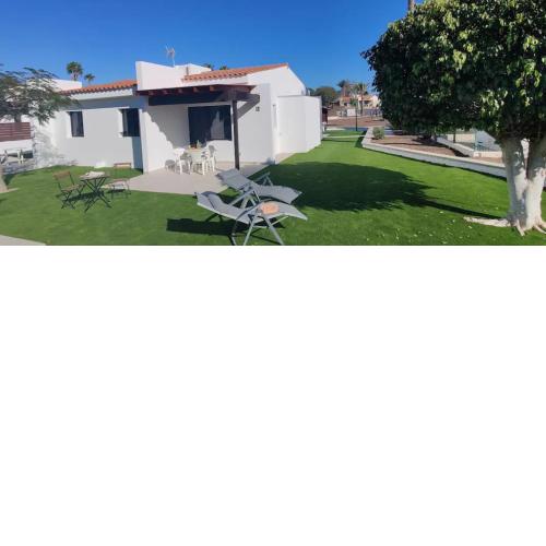 Bungalow Vacations with garden #4