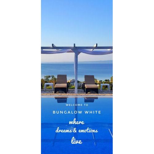 Bungalow White Tennis Apartments & Suites