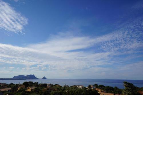 Burdi House con giardino e mare