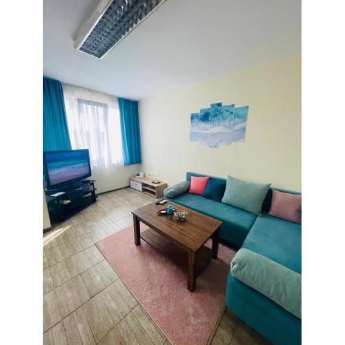 By The Sea - central with free parking