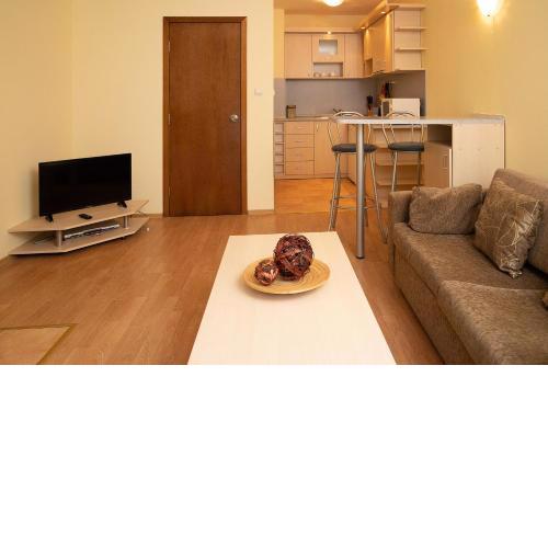*By the Slope* Cozy One-Bedroom Flat with Balcony