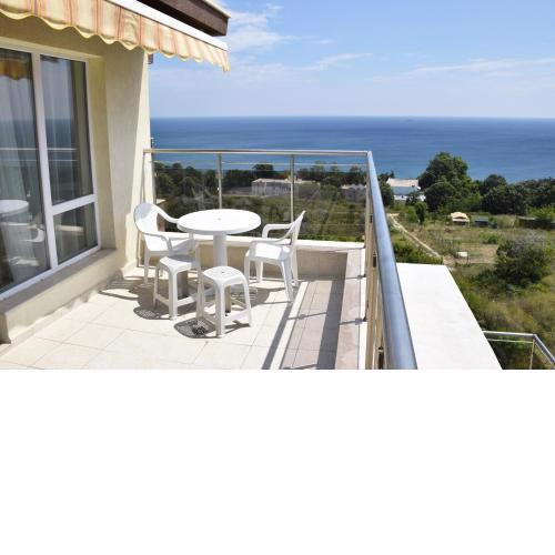 Byla White Residence