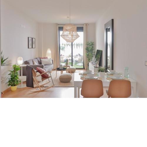 C88 - Deluxe Apartment Downtown with Pool and Parking