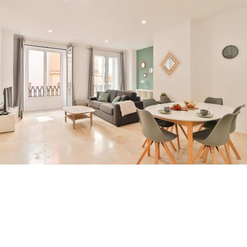 C99 - Gorgeous Apartment 2 Bedrooms in Town