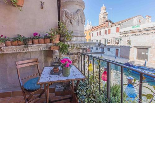 CA CAMMELLO private terrace and canal view