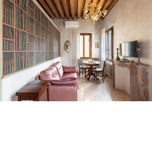 Ca' Cappello Venice Apartment 1 with Canal View