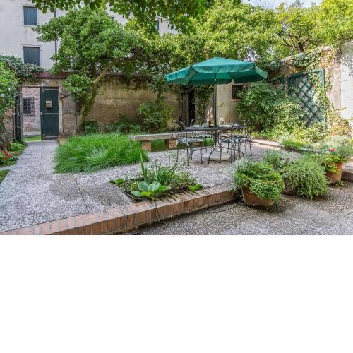 Ca' Carmini Secret Garden