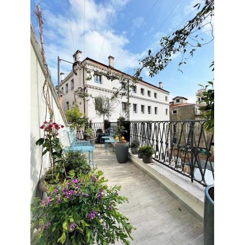Cà Cornelia - a rooftop terrace with dazzling view