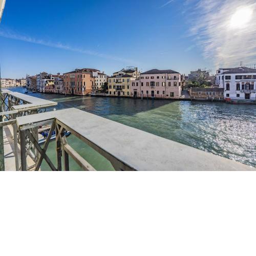 Ca' Degli Specchi Grand Canal