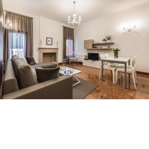 Ca' del Monastero 2 Collection Apt for 4 Guests with Lift