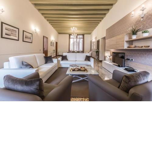 Ca' del Monastero 4 Collection Apartment up to 8 Guests with Lift