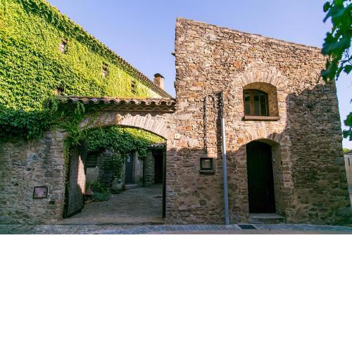 Ca L'Agutzil, Casa Rural con piscina y jardín privados, con WIFI, a 5 minutos playa