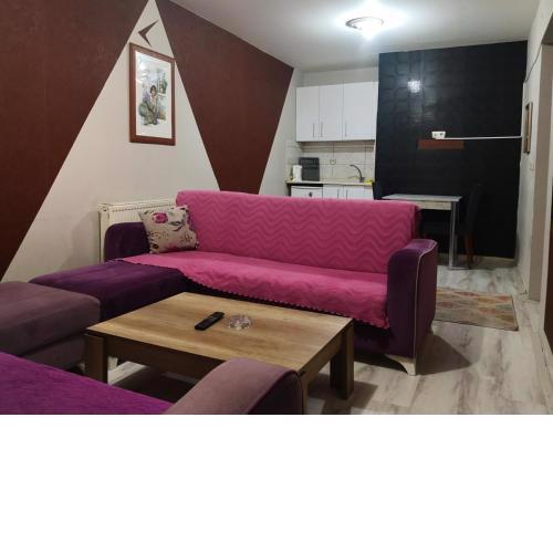 Çağlar apart