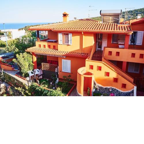 Cala Gonone, Casa i Pini