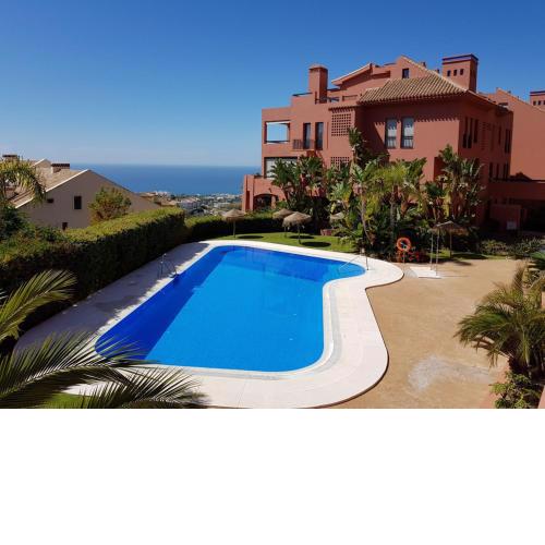 Calahonda luxury apartment with a stunning sea view
