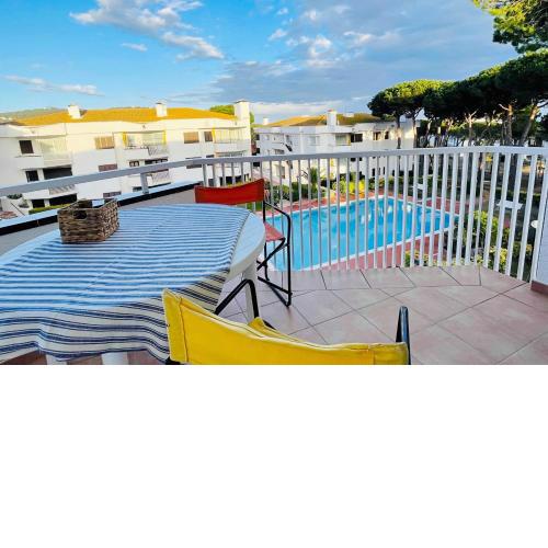 Calella - La Pineda Walking distance to Beach w swimming pool & parking