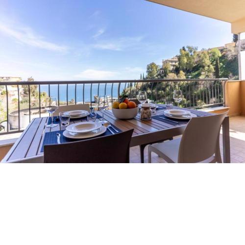 Calipso Big APT with Sea View, Parking & Pool