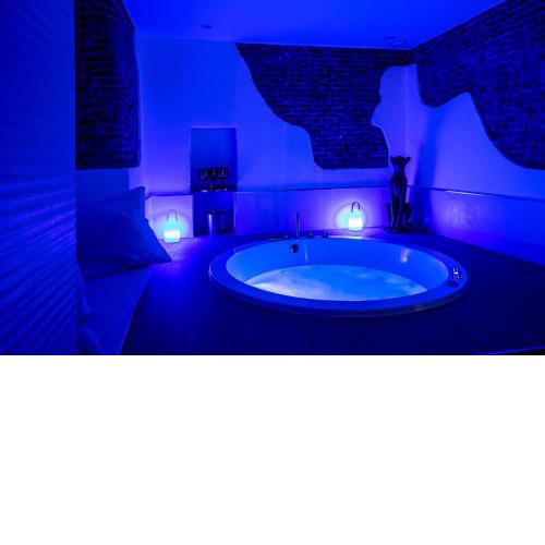 Calle Amparo 86 Lujoso Dúplex con Jacuzzi en Lavapies especial parejas