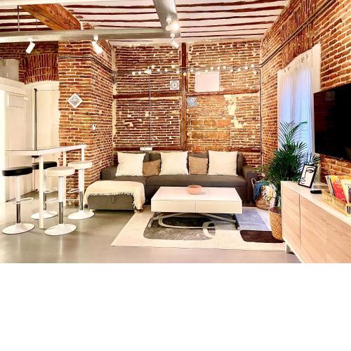 calle Amparo100 Red brick loft for 8 Madrid Lavapies