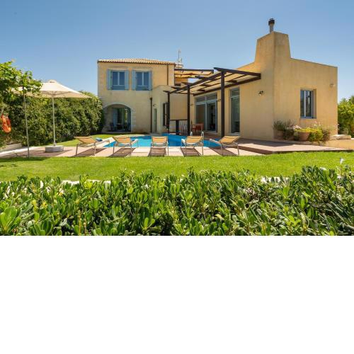 Calma Seaside Villa